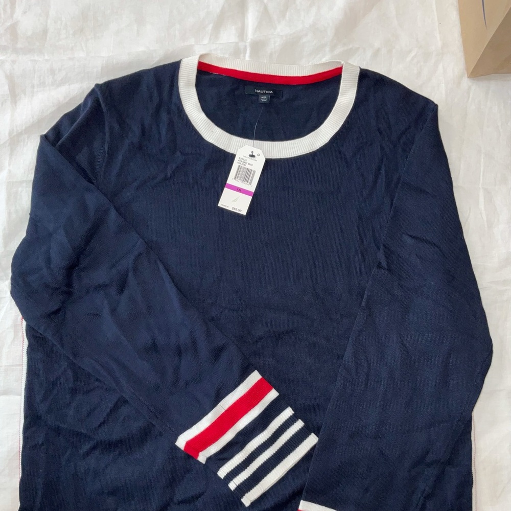 Woman’s Nautica pullover size xxl